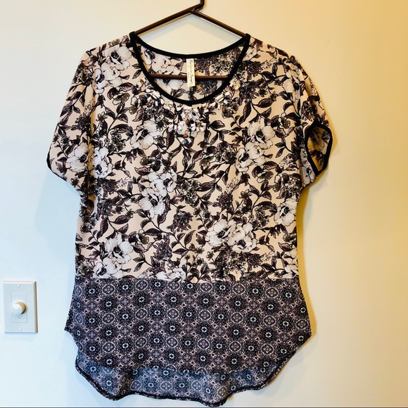 Tops - Large floral blouse top